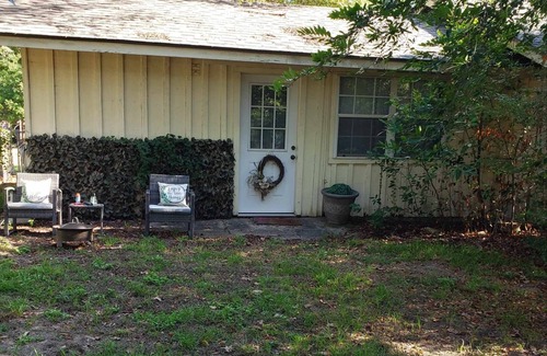 Montgomery House | Book now for Renaissance! Guesthouse on private property near Lake Conroe