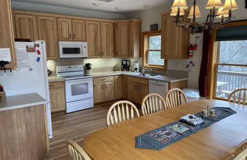 Estes Park House | BOOK NOW -Spacious 4 Bedroom Home by RMNP & YMCA