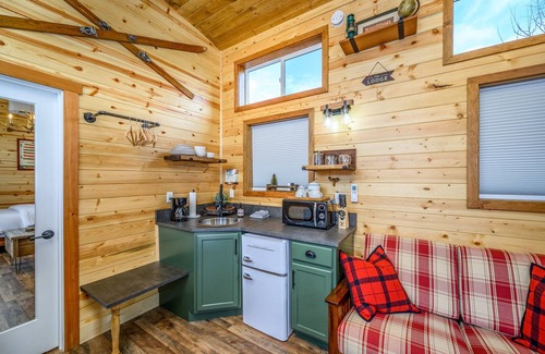 McMinnville Cottage | Book the Lodge at The Boutique Retreat in historic downtown McMinnville.
