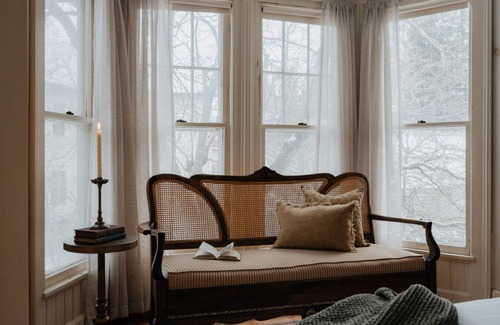 Hobart Hotel | Book Village Inn -Dickinson Room