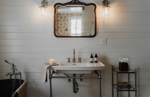 Hobart Hotel | Book Village Inn - Twain Room