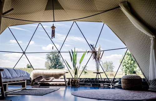Zuid-Beijerland House | Book your own dome on an island now! In the middle of nature.