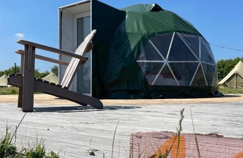 Zuid-Beijerland House | Book your own mini Dome on an island now! In the middle of nature.