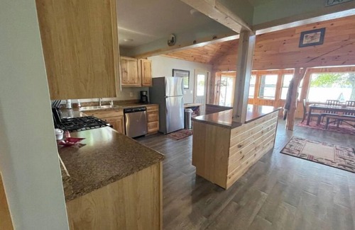 Le Roy Cottage | Book your vacation getaway!