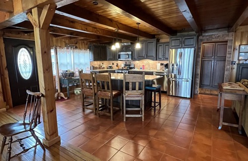 Blossvale House | Book your vacation now! Beautiful Oneida Lakefront home for All seasons.