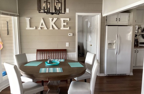 Piney Flats House | Boone Dockers-3 bed/2 bath lake front house with amazing views/lake access.