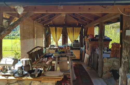 Kulen Vakuf Apartment | Bosnian house next to the Una river, with a view of the old Ostrovica fortress