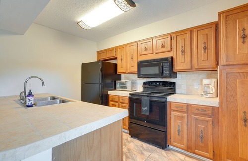 Bossier City House | Bossier City Townhome w/Patio + Outdoor Dining!