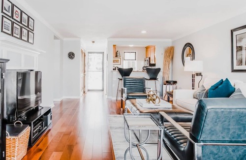 Norwood Condo | Boston - Norwood, Stylish Apartment