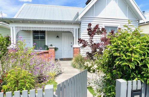 Kyneton House | Botanica House - Your Kyneton Oasis