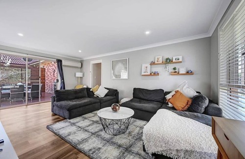 Bletchington House | Botanical Bliss | 700m to Botanic Gardens, Pets