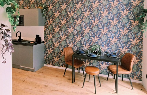 Favoriten Apartment | Botanical Garden + 2 Min to Metro U1 + Free Parking