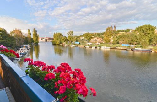 Smichov Boat Rental | Botel Vodnik