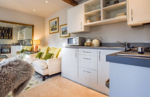 Bibury Cottage | Bothy at Arlington - sleeps 2 guests in 1 bedroom