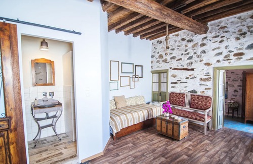 Ano Siros House | Βougainvillea's balcony