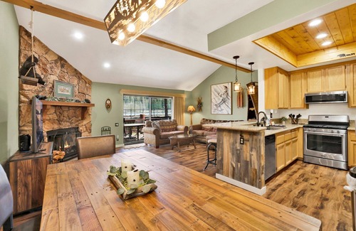 Big Bear Lake Apartment | Boulder Bear Lakeside Condo- Big Bear Modern Retreat