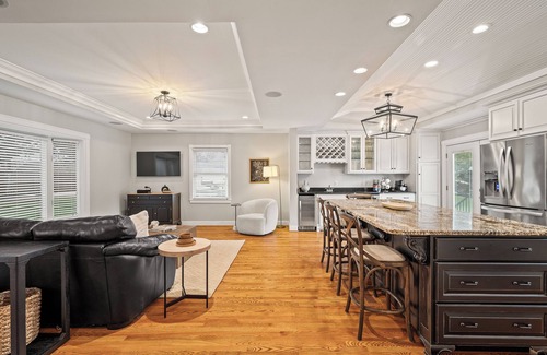Jeffersontown House | Bourbon Trail Retreat 5 King Beds Sleeps 18 Gated Private Family-Friendly