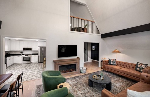Frankfort House | Bourbon Trail*River Views*Hot Tub*Sauna*EVSE*WiFi