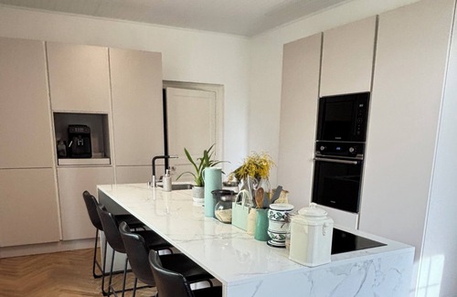 Cercoux House | Bourgeois house with large wooded park.