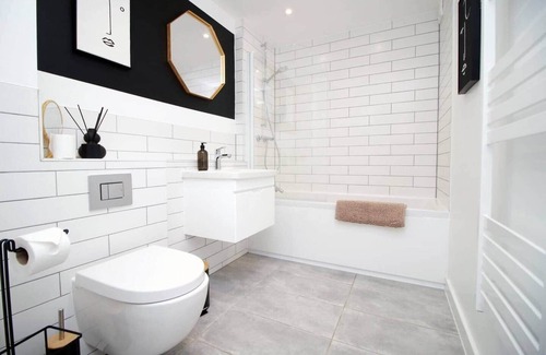 Bournemouth City Centre Apartment | Bournemouth beach apartment-Sleeps6/Garden