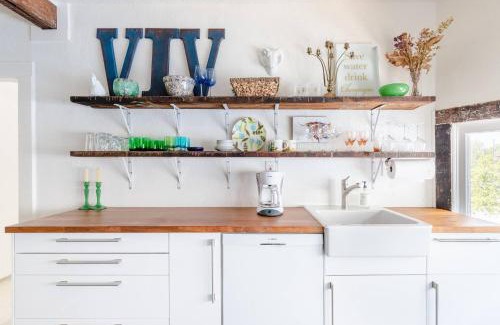 Southmoreland Apartment | Boutique Apartment in 1905 Victorian Home - Plaza - Westport