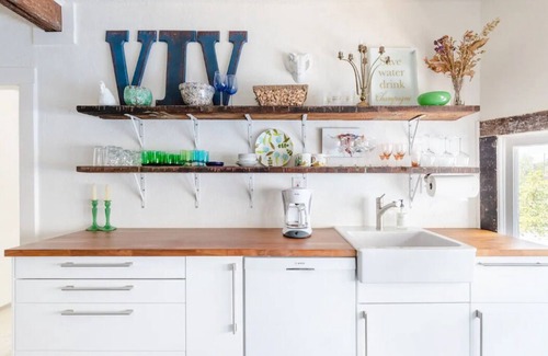 Southmoreland Apartment | Boutique Apartment - Walk to Westport, Plaza, Restaurants & Streetcar in 10/25!