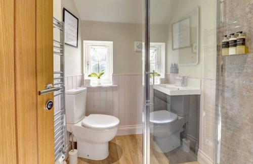 Henley-in-Arden House | Boutique bedroom within guesthouse