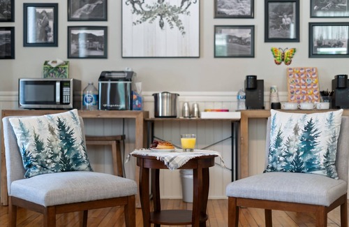 Tellico Plains Hotel | Boutique Inn, The Byrum Room 3B, Minutes from The Cherohala Skyway