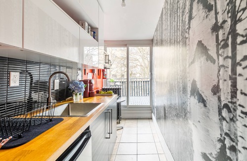 Parkdale Apartment | Boutique Penthouse Designer style 1 BR Suite w/2 Balconies in Toronto Downtown
