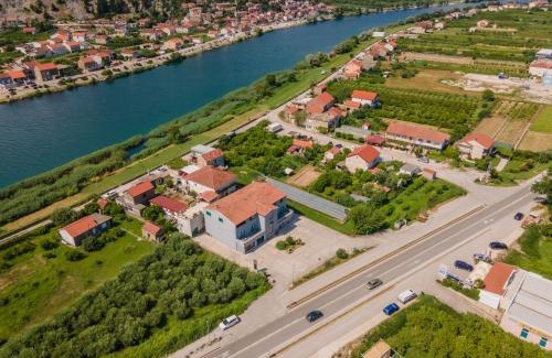 Kula Norinska Bed & Breakfast | Boutique rooms Kican
