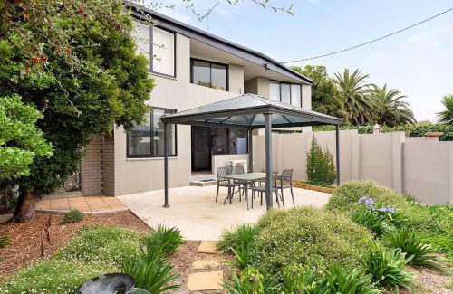 Essendon Apartment | Boutique Stays - Lilly Pilly