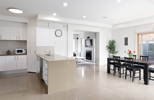Mentone House | BOUTIQUE STAYS - Mentone Abode