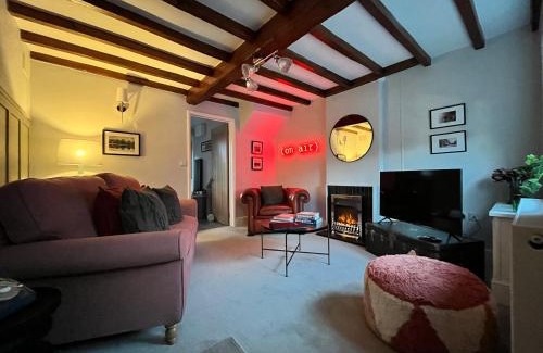 Ellesmere House | Boutique style cosy cottage