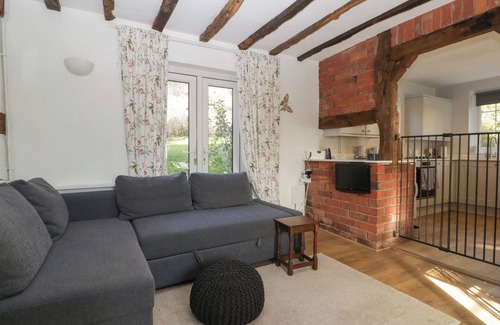 Hereford Cottage | BOWKERS COTTAGE, pet friendly in Westhope, Herefordshire