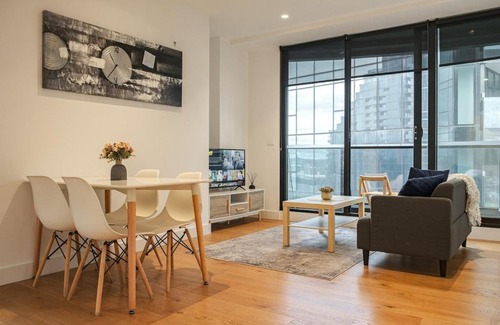 Blackburn Apartment | Box Hill Center 2br1ba View Balcony Wifi Parking