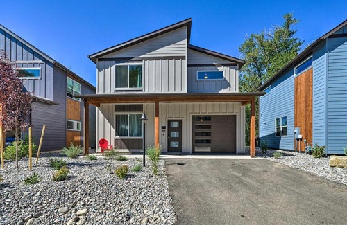 Four Corners House | Bozeman Home with Deck Walk to Fishing, Hot Springs