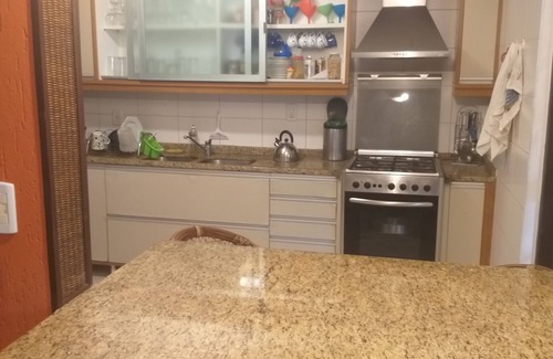 Porto da Lagoa House | Casa Grande e Confortável com Piscina, em Condomínio com Jardín e Churrasqueira