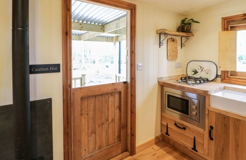 Aldbrough St. John Cottage | BRACKEN FERN, pet friendly, character holiday cottage in Eppleby