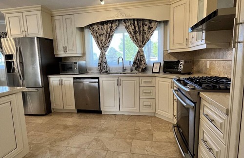 Bradford West Gwillimbury House | Bradford Ontario spacious modern farmhouse main floor