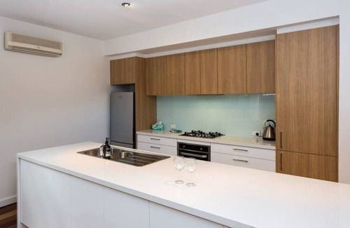 Richmond House | Bradman · "Bradman" Modern Style a Walk to MCG, Swan St, CBD