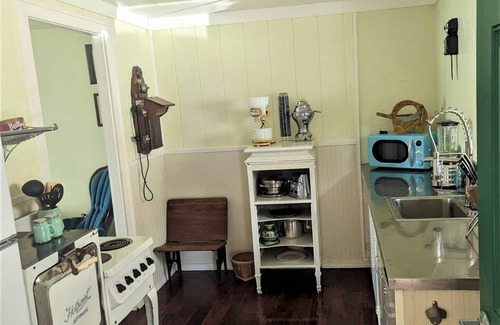 Westlake Cabin | Brakeman's Bay - Luxury Studio Vacation Rental - Wheelchair Accessible