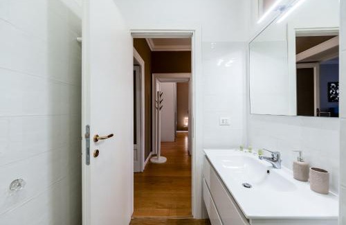 Chinatown Apartment | Bramante Luxury Apartments by InnStay