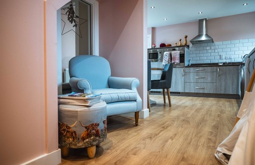 Turriff Cottage | Bramble Cottage - a rural that sleeps 4 guests in 2 bedrooms