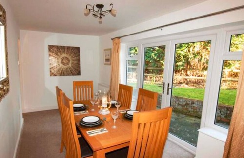 Blacon Cottage | Bramble Cottage, Cosy 2 Bed near Chester City & Zoo