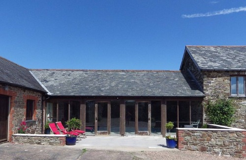 Winkleigh House | Bramble Cottage (Sleeps 5. 2 Bedrooms) Indoor heated pool and fishing lake