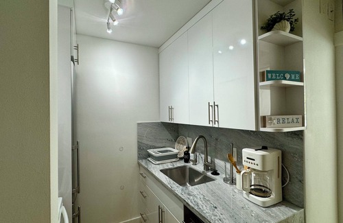 Key Biscayne Apartment | BRAND NEW! 1 Bdr, Pool & Beach. Island paradise 15min to downtown Miami