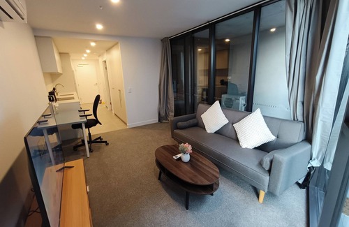 Lyons Apartment | Brand new 1B apartment in Woden center POOL GYM