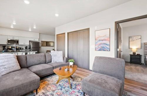 South Perry District Apartment | Brand New 2 Bd 2 Bth Near DT and Perry District