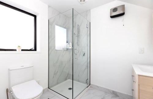 Christchurch House | Brand new 2 bed ocean view!