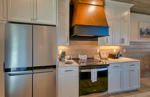 Chalet Village North Cabin | Brand New 4 Bedroom Cabin with Amazing Views